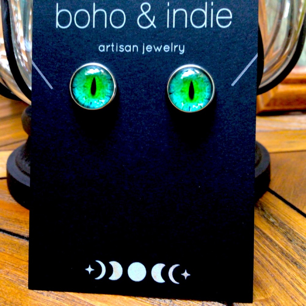 boho & indie green cat/dragon eye earrings